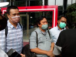 SAWIT WATCH BERSAMA INTEGRITY LAW FIRM KEMBALI DATANGI KPK SERAHKAN DATA TAMBAHAN DUGAAN KORUPSI PT MSAM