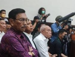 Sidang Haris Azhar-Fatia Maulidiyanti Ricuh