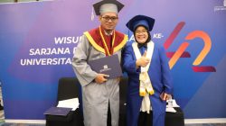 IPK 4.00! PNS DPR RI Ini Bikin Heboh Wisuda Universitas Paramadina, Lulus Sambil Kerja Penuh Waktu!