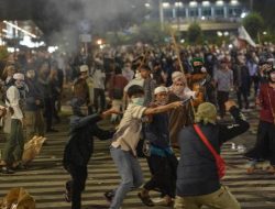 Tokoh Sepuh NU: Penjarahan Rakyat Kecil, Cerminan dari Kebiasaan Elit Negeri